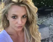 Britney Spears

https://www.instagram.com/p/BYWg6YplVHz/?taken-by=britneyspears

Credit: Britney Spears/Instagram