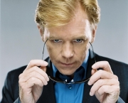 DAVID-CARUSO_portrait_w858