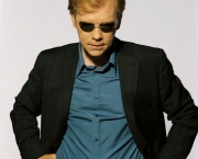 HC-promo-shades-blue-shirt-hands-on