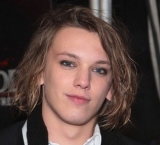 foto-jamie-campbell-bower-01