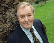 Robert Hardy (8)