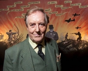 Robert Hardy (13)