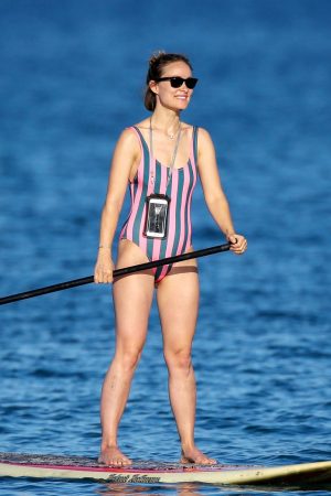 Olivia Wilde Praticando Stand up Paddle