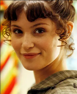 Gemma em Lost in Austen 